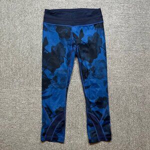 Lululemon Speed Crop Legging in Jumbo Blue Floral & Black Size 4 - Mid-Rise